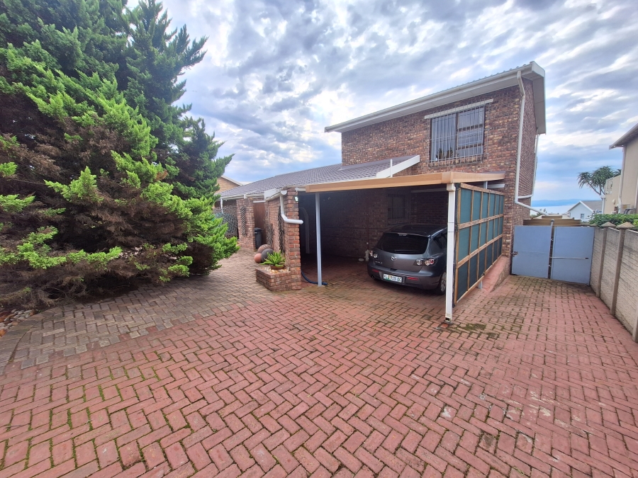3 Bedroom Property for Sale in Wavecrest Eastern Cape
